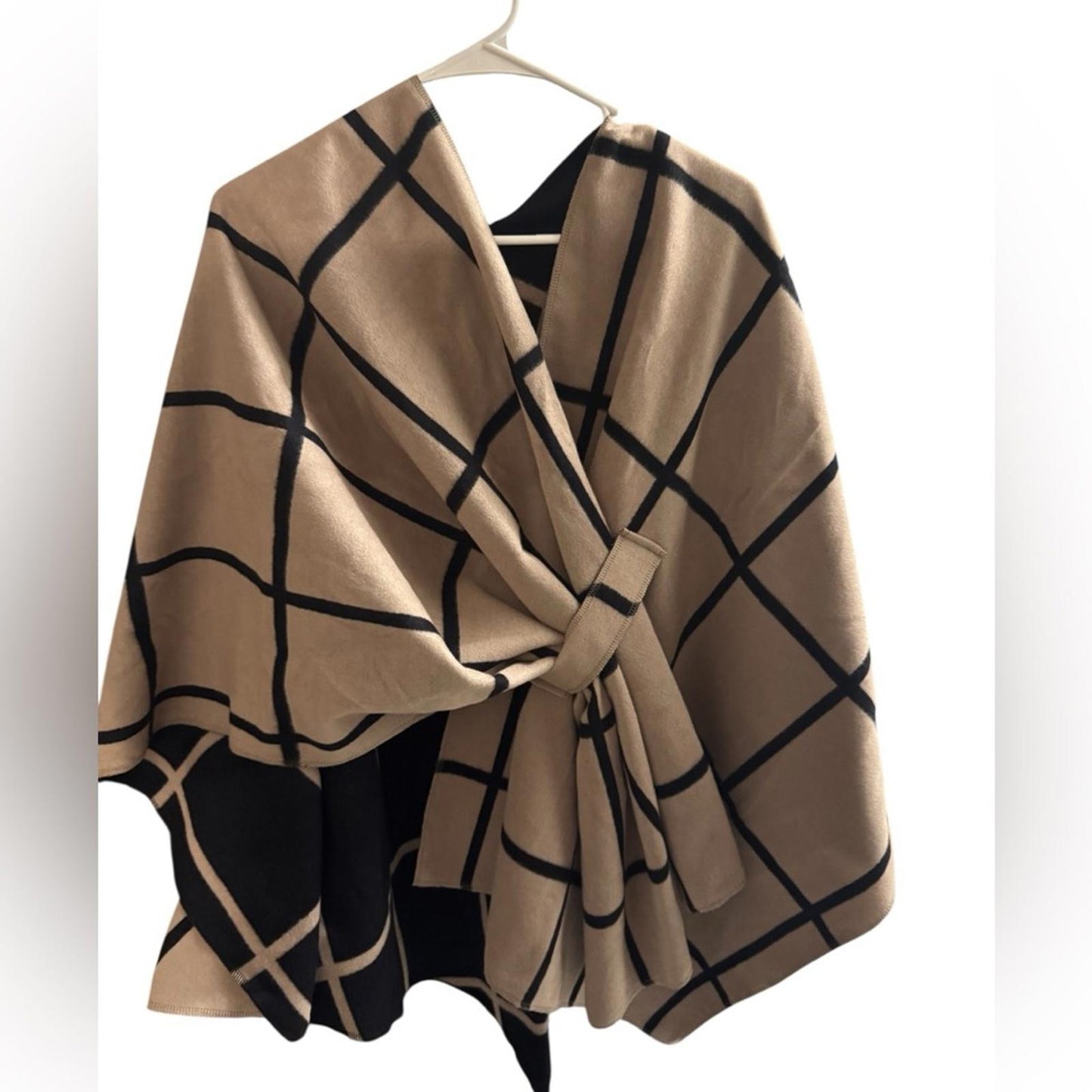 Pre-Love Women's Black and Tan reversible poncho
