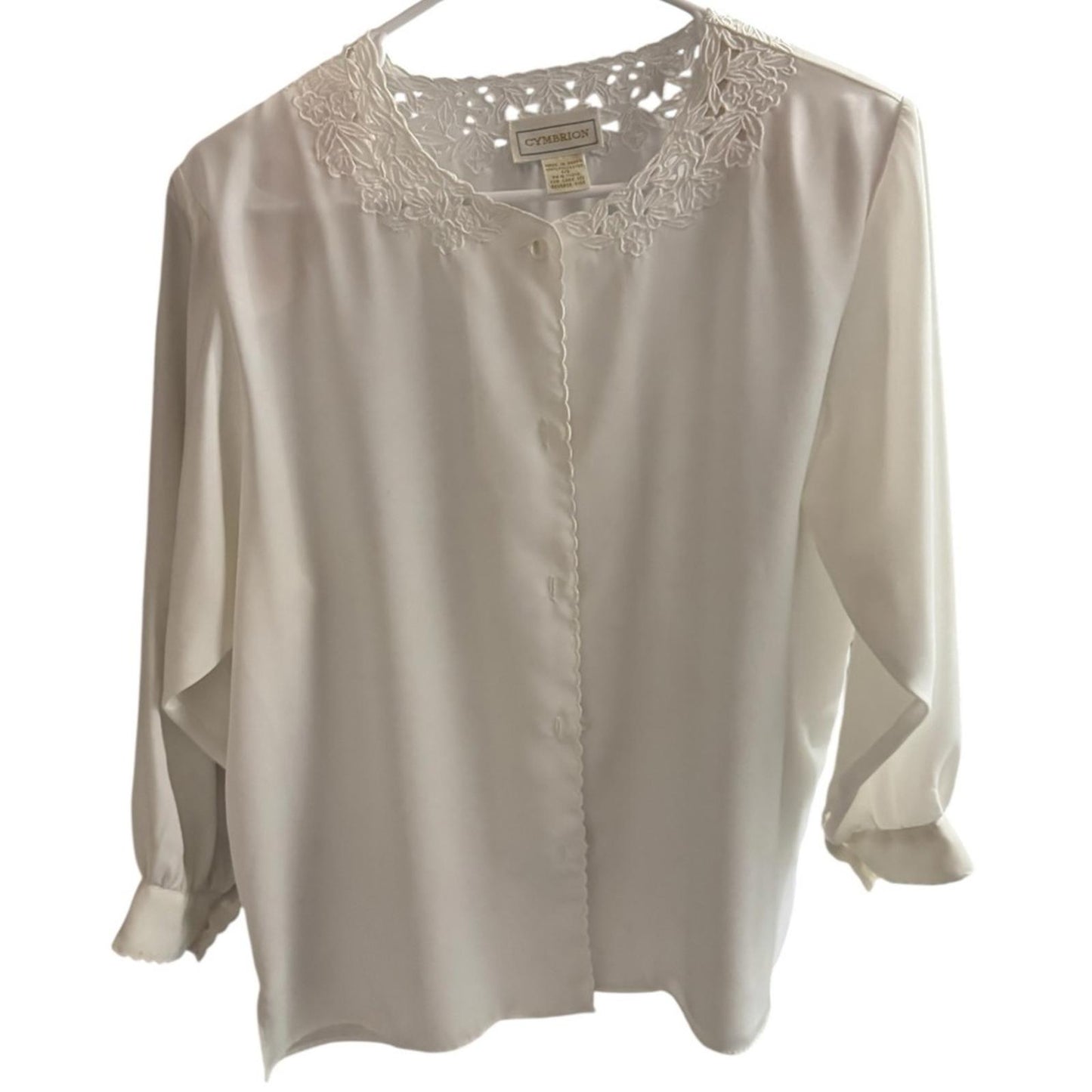 Pre-Love Stylish White Blouse with Lace Detail