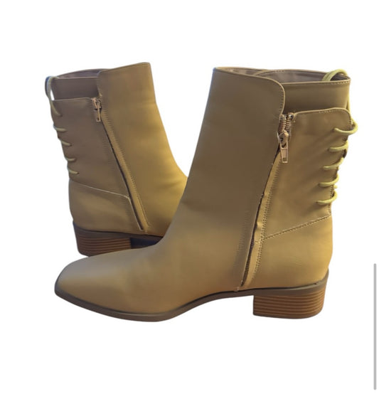 Journee Collection Vannder Cognac Women's Tan Ankle Boots