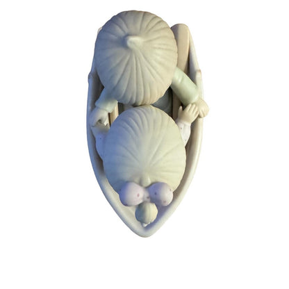 “ friends never drift apart“ 
 Figurine precious moments