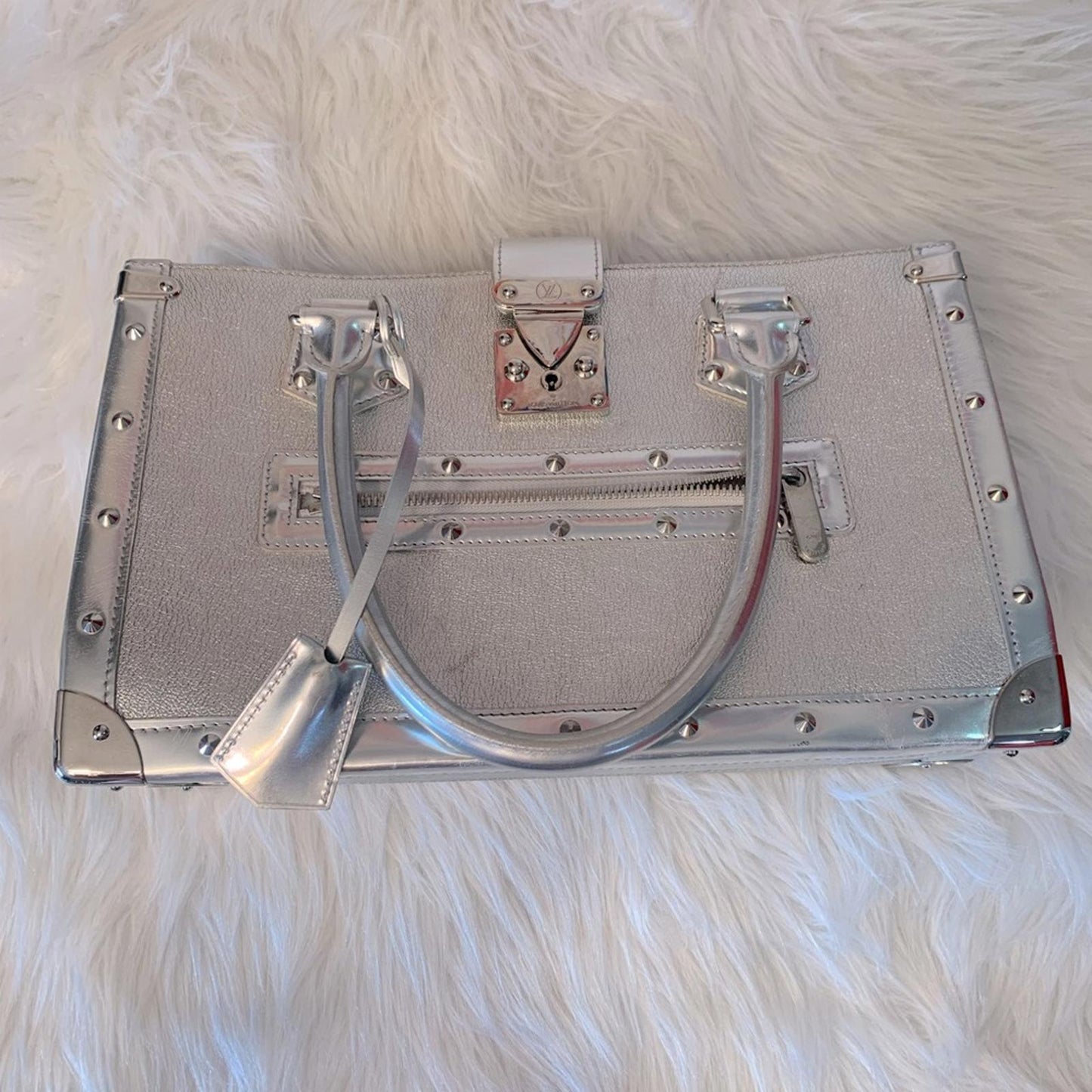 Authentic Louis Vuitton  EUC Hand Bag
