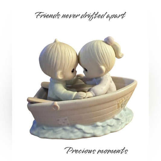 “ friends never drift apart“ 
 Figurine precious moments