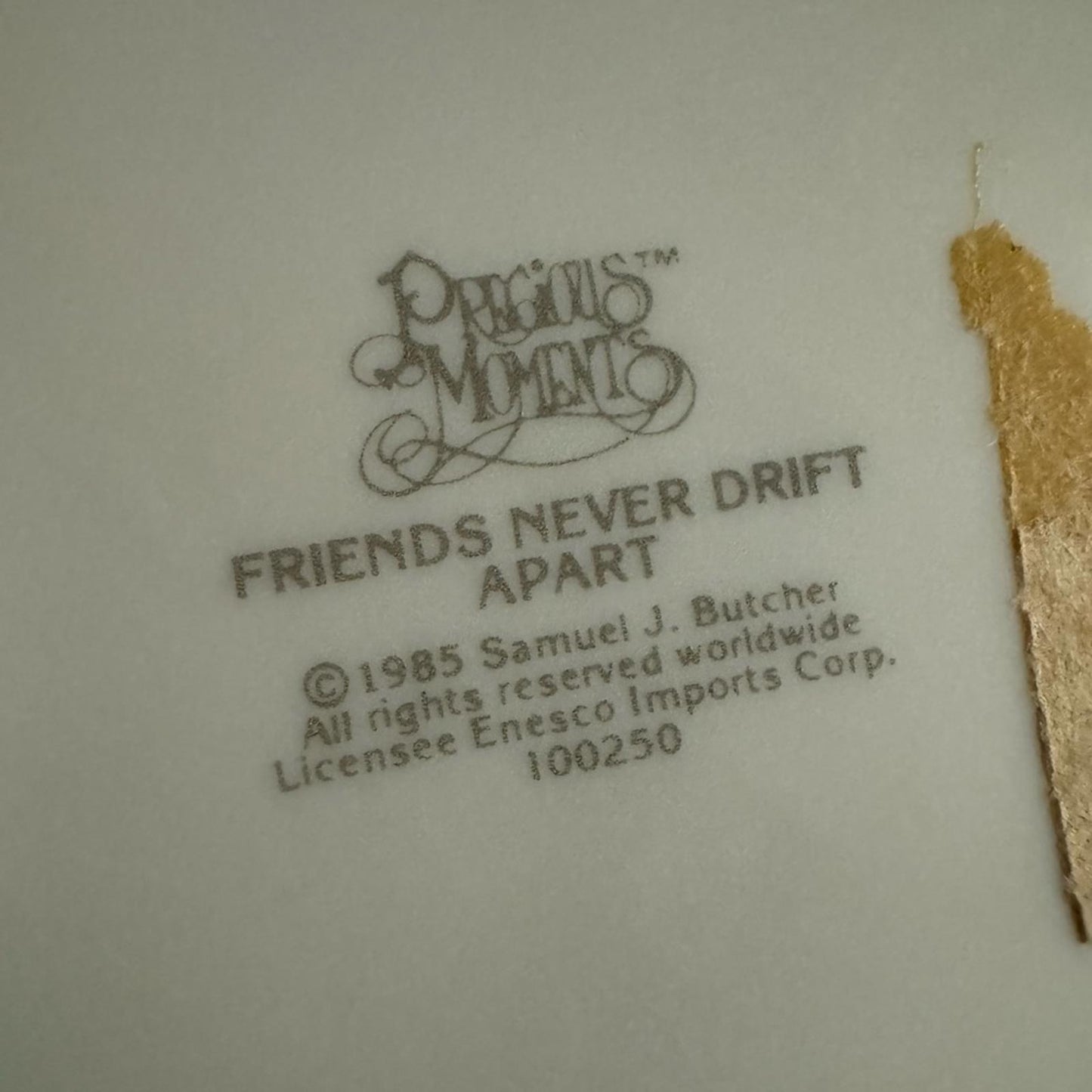 “ friends never drift apart“ 
 Figurine precious moments