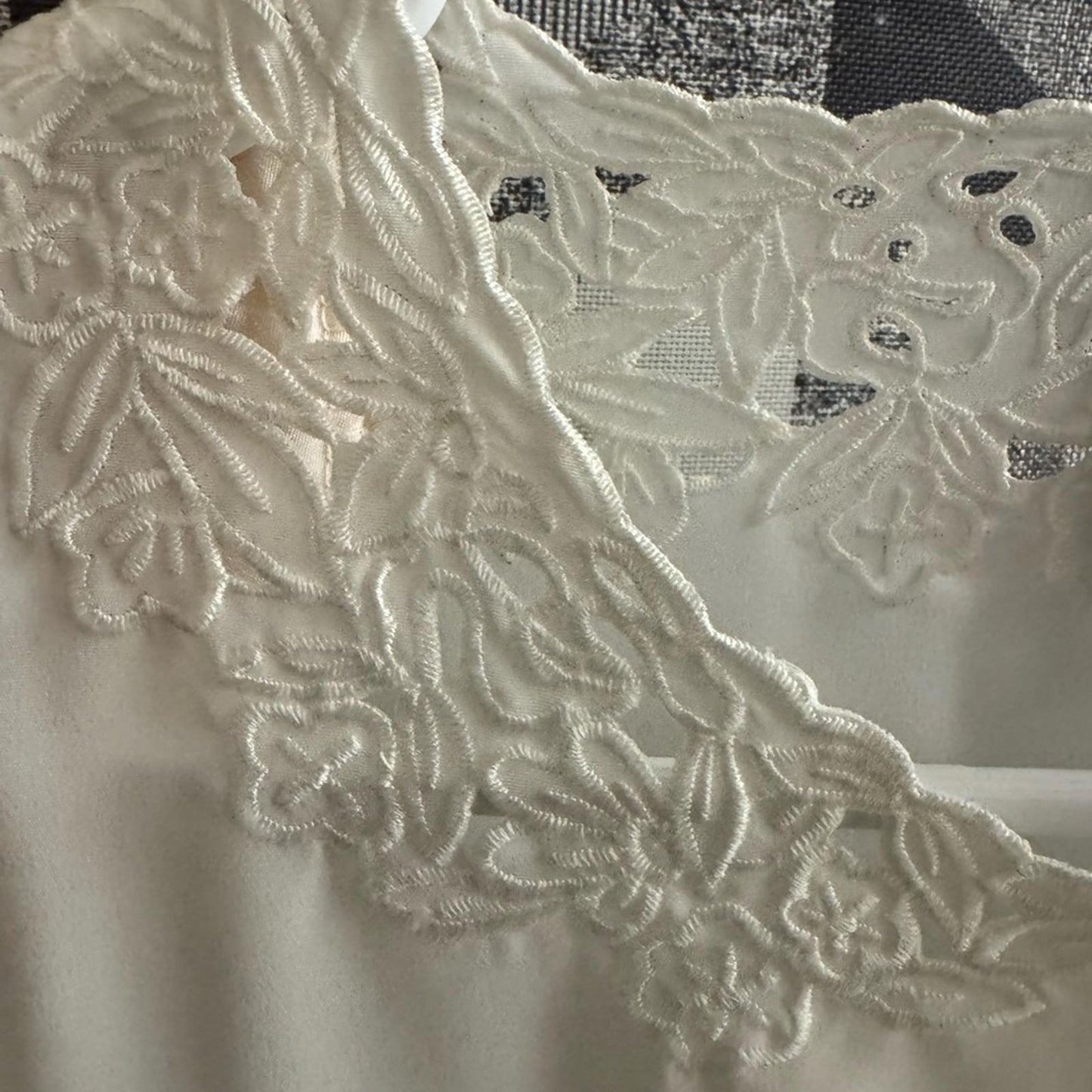 Pre-Love Stylish White Blouse with Lace Detail