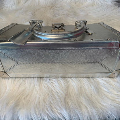 Authentic Louis Vuitton  EUC Hand Bag